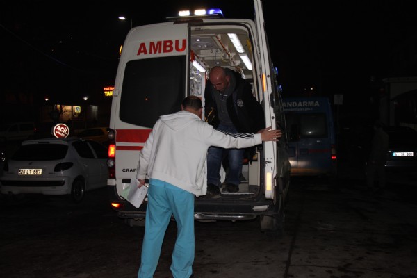 Polise çekiçli saldırı: 5 polis yaralı