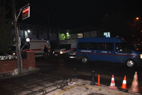 Polise çekiçli saldırı: 5 polis yaralı