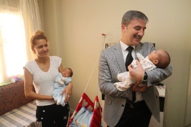 Başkan Şirin, Bebek Sevinci Yaşayan Aileleri Ziyaret Etti