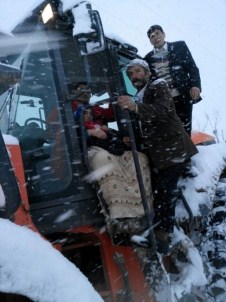 Batman'da Doğum Sancısı Tutan İki Kadın, 5 Saat Süren Çalışmayla Kurtarıldı