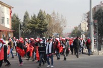 Isparta'da Sarıkamış Şehitlerini Anma Ve Saygı Yürüyüşüne Soğuk Havaya Rağmen Yüzlerce Kişi Katıldı.