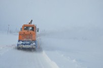 ŞİDDETLİ TİPİ - Yüksekova'da Karla Mücadele Çalışması