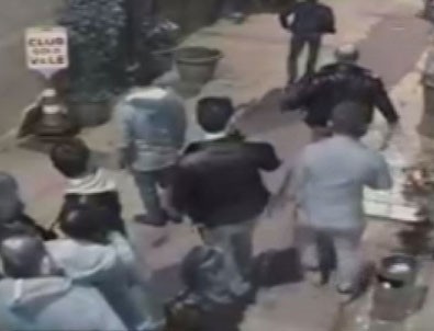 Beyoğlu'nda magandaların silahlı kavgası kameraya yansıdı
