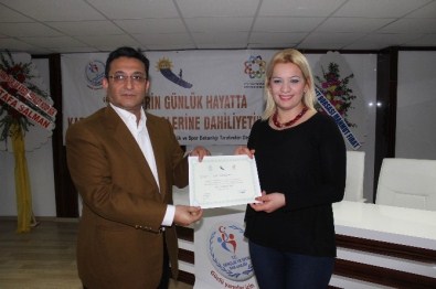 Gençler Sertifikalarını Aldı