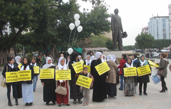 Adana'da HDP'li kadınlardan eylem