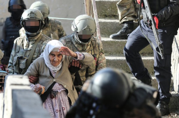 Terör mağduru aileyi Mehmetçik kurtardı