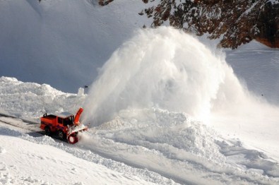 Bakan Yardımcısı Coşkunyürek Van'da