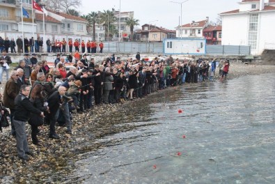 Göç Yollarında Yaşamını Yitirenler Karanfillerle Anıldı