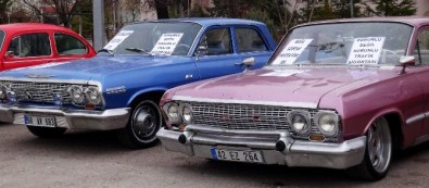 Klasik Araç Tutkunlarından Sigorta Artışına Pankartlı Tepki