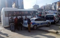 SERVİS OTOBÜSÜ - Metrelerce Sürüklenerek Can Verdi