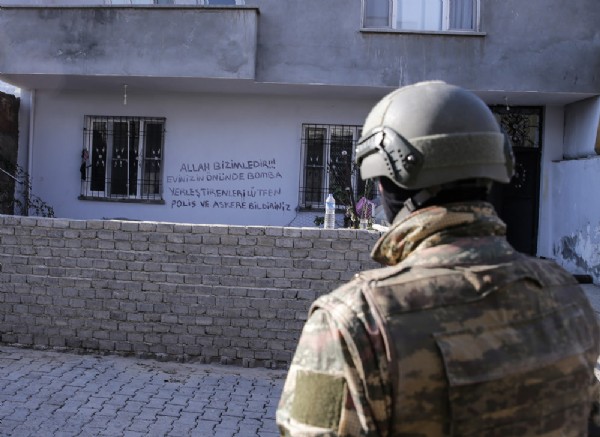 Terör mağduru aileyi Mehmetçik kurtardı