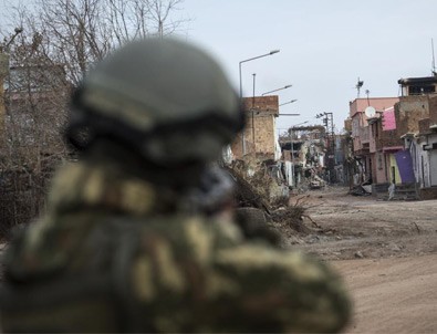 Diyarbakır Sur'da 1 asker 1 polis şehit