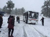 KAR TOPU - Fethiye - Çameli Karayolu Kar Nedeniyle Ulaşıma Kapandı
