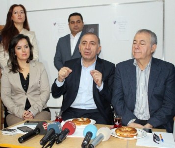 Gürsel Tekin ağzını fena bozdu