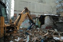 İlkadım'da Metruk Binalar Yıkılıyor