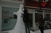 KARDAN ADAM - Kardan Adam Yapmak Esnafın Kış Hobisi Oldu