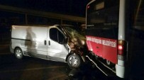 Panelvan Minibüs Park Halindeki Otobüse Çarptı Açıklaması 3 Yaralı