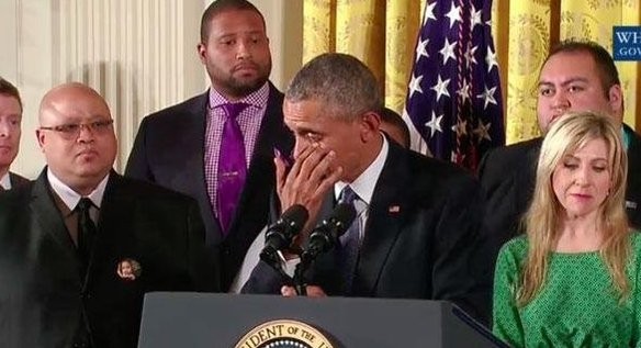 Obama silahlı saldırıda ölen ABD'li çocuklar için ağladı