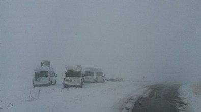 13 Araç Yolda Kaldı