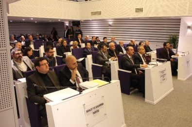 Buca Belediye Meclisi'nde 2 Bin Öğrenciye Para Yardımı Kararı