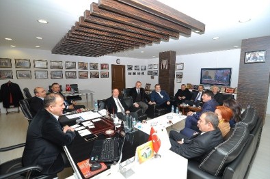 CHP'li Meclis Üyelerinden Başaranhıncal'a Kutlama Ziyareti