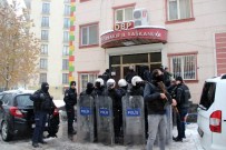ASKER KAÇAĞI - DBP'ye Polis Baskını