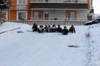 KARDAN ADAM - Kapadokya'da Karın Keyfini Turistler Çıkardı