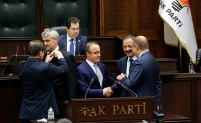 MHP'den AK Parti'ye Geçtiler Açıklaması Rozetleri Davutoğlu Taktı