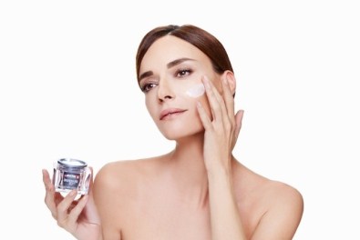 Sema Şimşek yaşlanma karşıtı kremin marka yüzü oldu