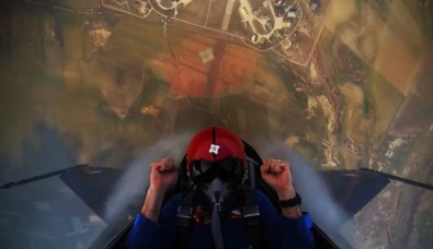 Türk Pilot 11 Saniyede 15 Bin Fite Çıktı!