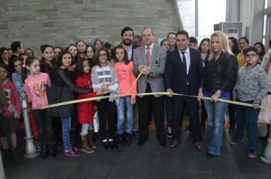 Akhisar Belediyesi Karikatür Atölyesi 5'İnci Yıl Sergisi Açıldı