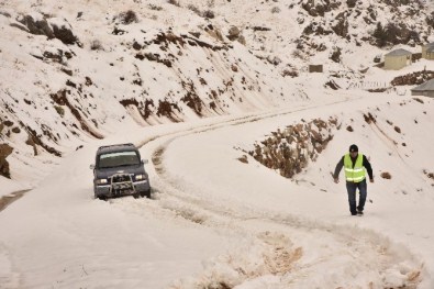 Alanya'da Kar Ve Yağmurdan Bozulan Yollar Açıldı