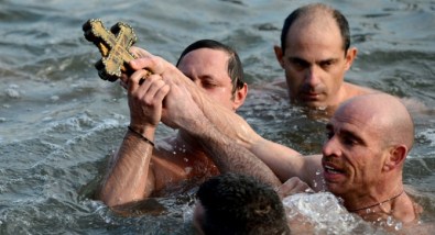 Buz Gibi Havada Haç Çıkarma Yarışı