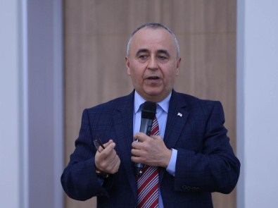 İMÜ'de 'Mülteciler' paneli düzenlendi