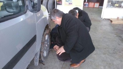 Kar Zincir Satıcılarının Yüzünü Güldürdü