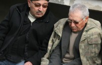 BABA OCAĞI - Şehit Babası Taziyeleri Böyle Kabul Etti