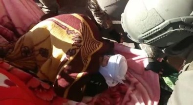 Silopi'de 85 Yaşındaki Hastayı Asker Tahliye Etti