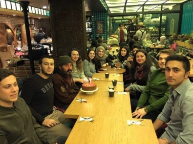 Sosyal Medyada Fenomen Olan Kağıt Toplayıcısına Doğum Günü Sürprizi