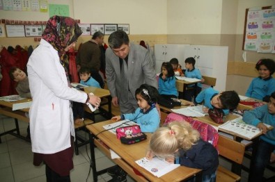 Yozgat Halk Sağlığı Müdürlüğü İlkokul Birinci Sınıf Öğrencilerini İşitme Testinden Geçiriyor