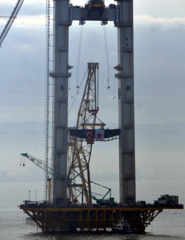İzmit Körfez Geçişi Asma Köprüsü'ne ilk tabliye