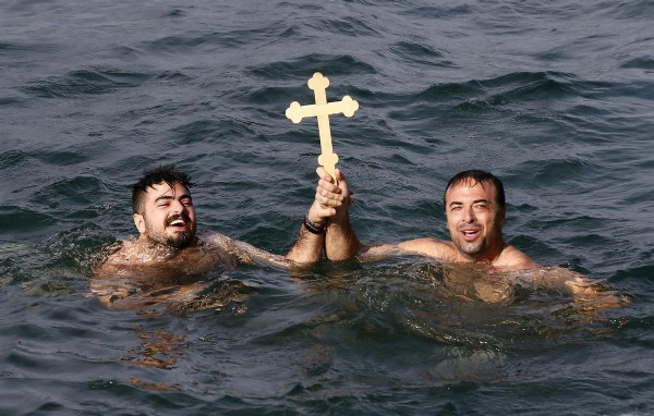 İzmir'de haç çıkarma töreni