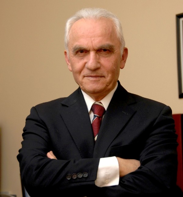 Ömer Çelik: Yaşar Yakış'ın AK Parti'den kesin ihracı istendi