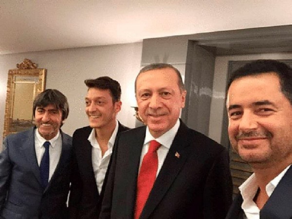 Acun Ilıcalı ve Mesut Özil'den Erdoğan'a ziyaret