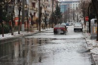 SADIK AHMET - Başkan Gürkan, Yağmur Sonrası Sokaklarda İncelemelerde Bulundu