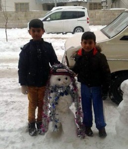 Gölbaşı'nda Çocukların Kardan Adam Keyfi