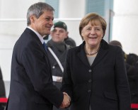 SCHENGEN - Merkel'den Schengen'i Korumak İçin Ortak Sorumluluk Çağrısı