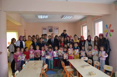 Pazarlar Anadolu Lisesi Öğrencileri Minik Yüreklere Dokundu