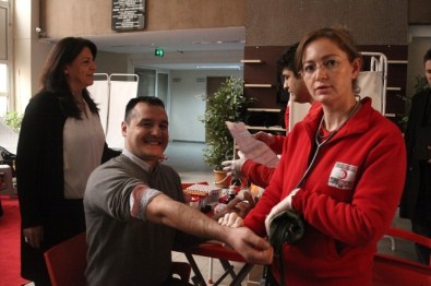 Türk Kızılayı Adana Şubesi'nin Hedefi 200 Bin Ünite Kan