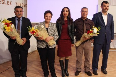 Alaşehir'de Üzümcülere 'Budama Ve Gübreleme' Konferansı