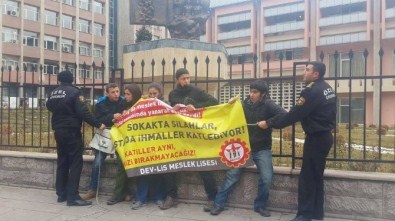 Milli Eğitim Bakanlığı Önünde Zincirli Eylem